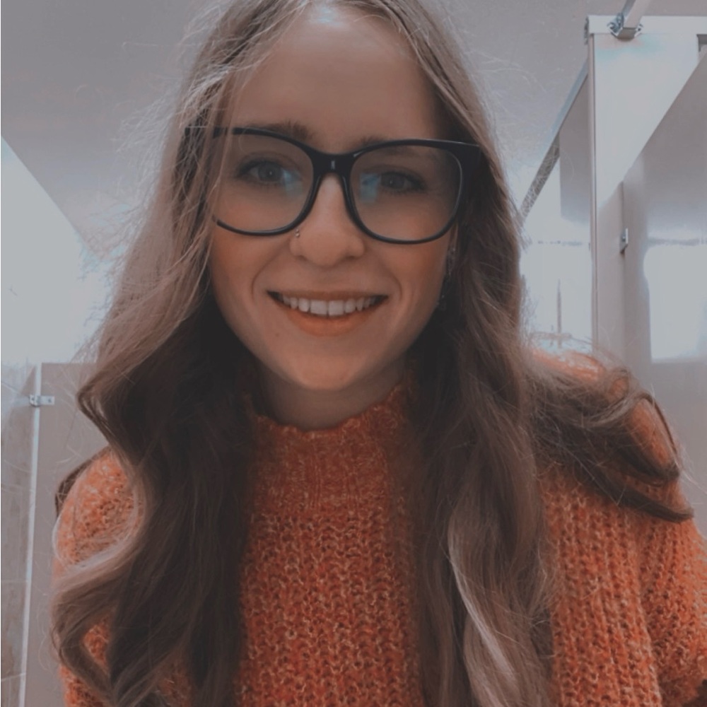 Meet your Posher, Angela